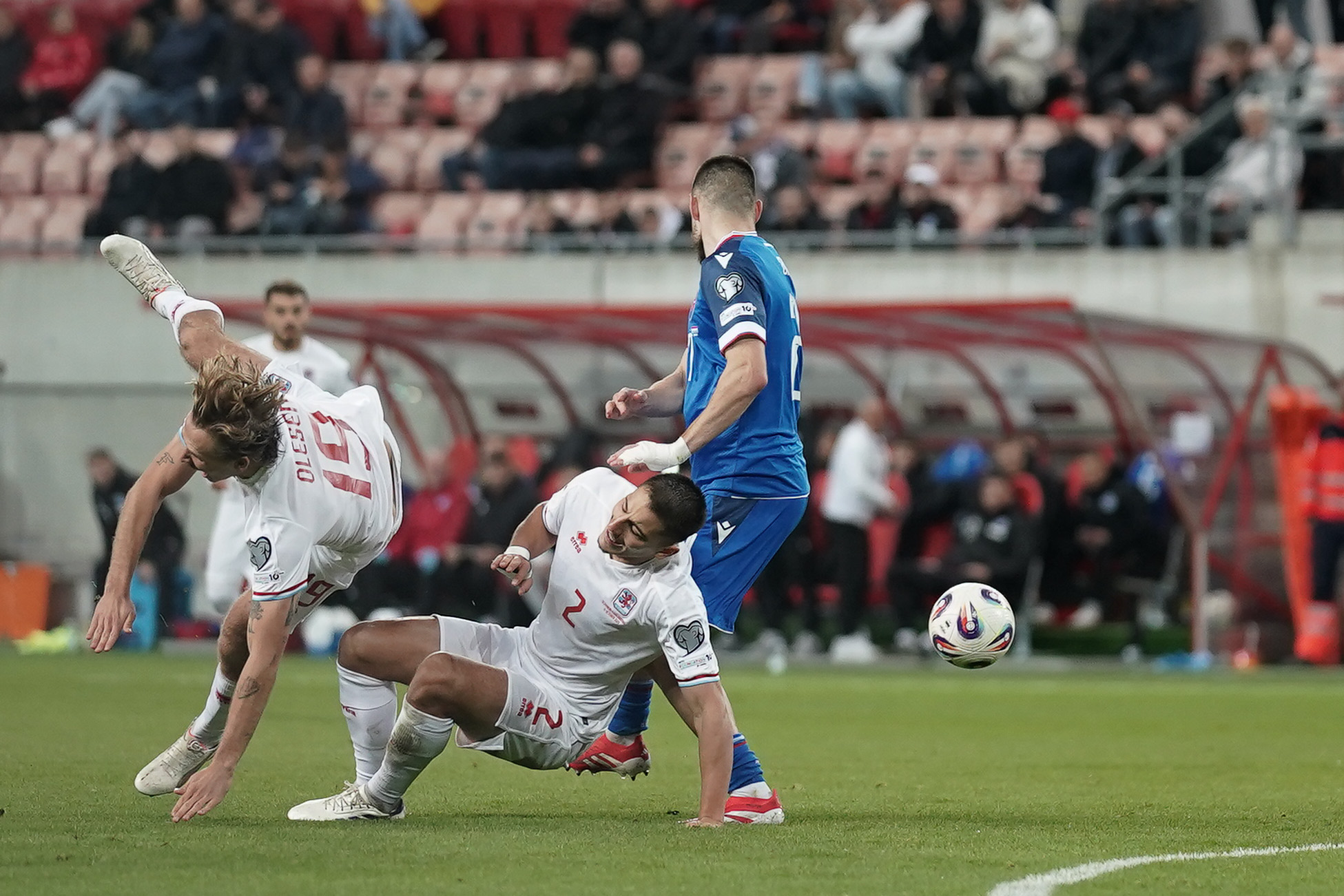 13.10.2025, Fussball Länderspiel, Laenderspiel, WM Qualifikation, 2025-2026, Gruppe A, Slowakei, Trvana, City Arena, Slowakei (SVK) - Luxemburg (LUX) vl: Seid Korac (Luxemburg, Luxembourg, FLF #2) raeumt Mathias Olesen (Luxemburg, Luxembourg, FLF #19) ab Foto: Gerry Schmit